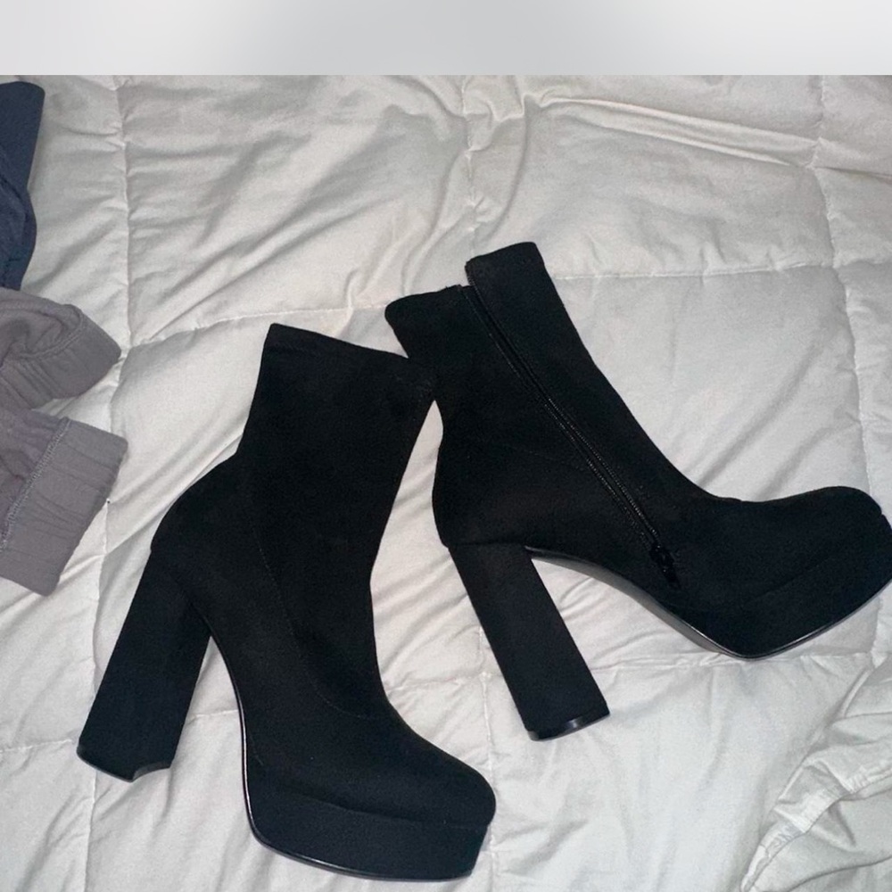 Chic Black Platform Boots